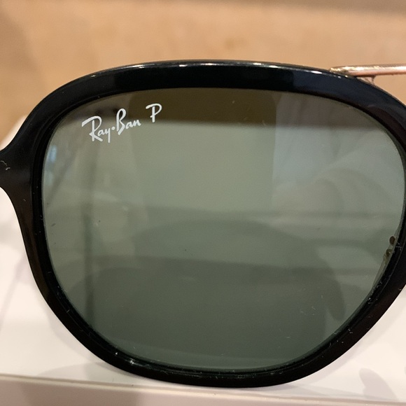 RAY BANS, shiny black frame - Picture 2 of 4